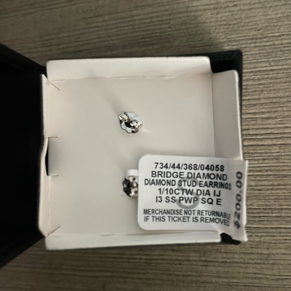 💎✨Diamond Star Stud Earrings (1/10 ct. t.w.) in Sterling Silver NWT - Picture 5 of 5
